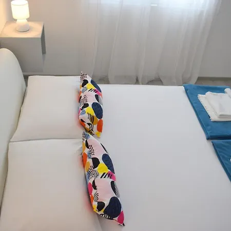 Complex Jelena Πανσιόν Τρογκίρ